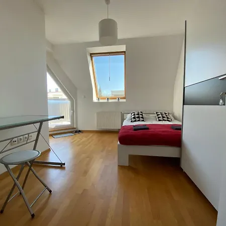 Top W/big Terrace & Pvt. Parking *